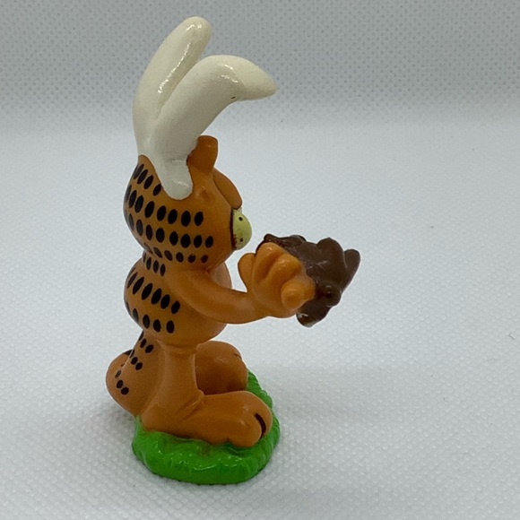 Vintage 90s PAWS Garfield Easter PVC Figure or Cake Topper - Picture 2 of 5